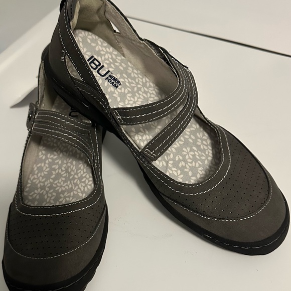 JBU Women's Flats in Cream and Gray - Picture 13 of 13